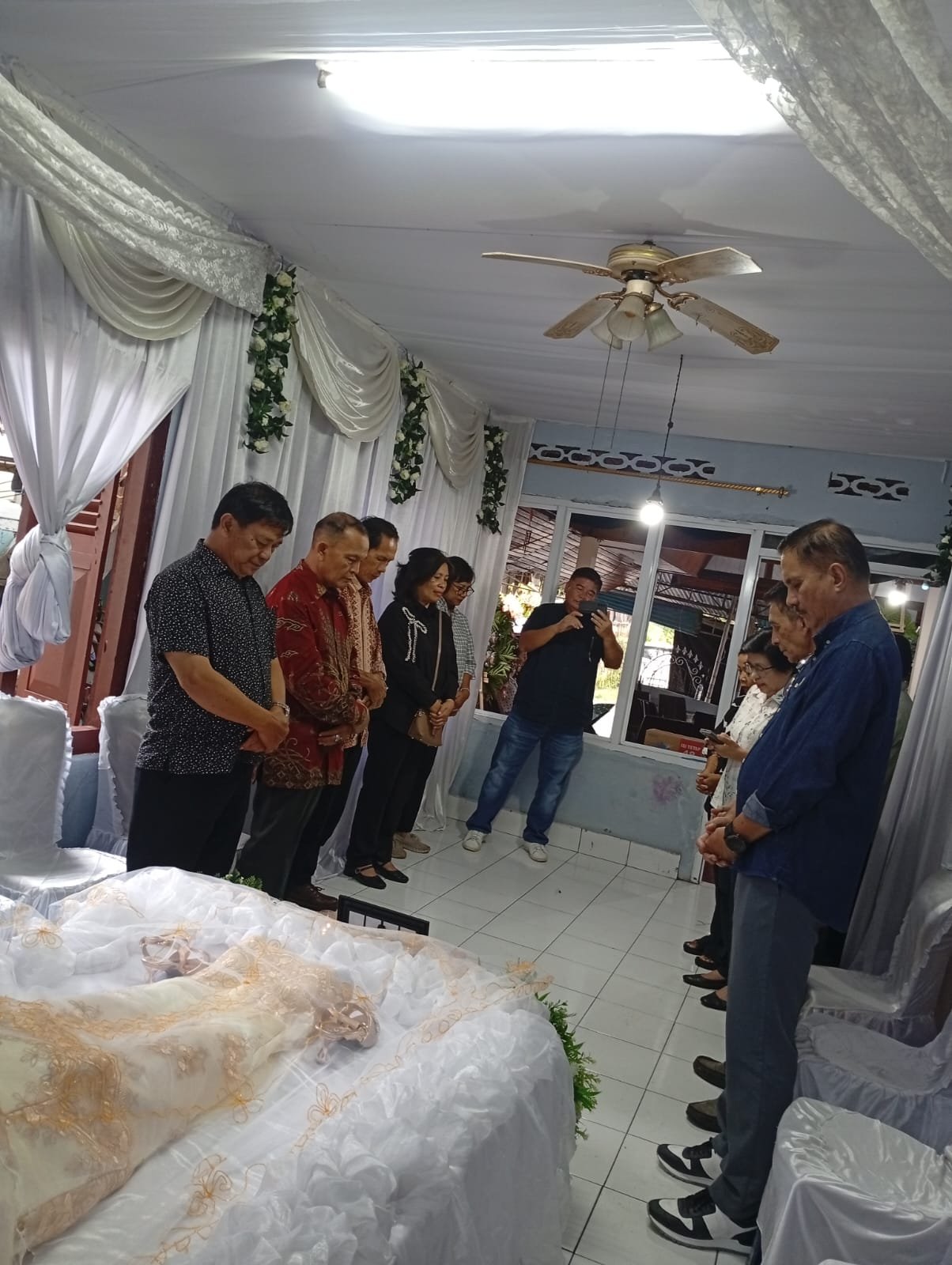 LETNAN JENDERAL (PURN)  TNI AD. ALFREDS DENNY DJOIKE TUEJEH, SH,MSI DALAM KEBERSAMAAN DIRUMAH DUKA KETUA RELAWAN BATAMANG KARITAS
