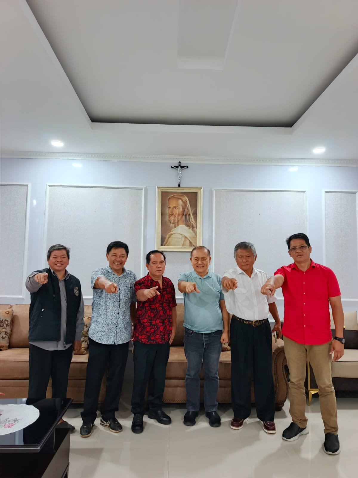 KETUA DPRD MINAHASA DRS. ROBBY LONGKUTOY, MM. TERIMA TIM 7 USULAN NAMA JALAN PROF DR.SOEMITRO DJOJOHADIKUSUMO PADA RUAS JALAN  TONDANO TOMOHON.