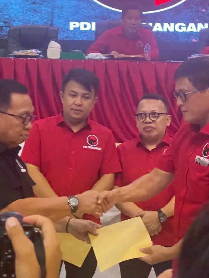WOW,,,!! PRIA GANTENG RENDAH HATI DAN BERITEGRITAS TINGGI ITU SUDAH DIPILIH SEBAGAI KETUA DPRD MINAHASA. MANTAP.!!